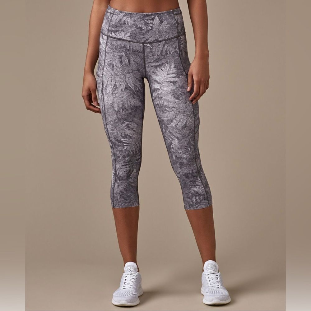 Lululemon Fast Free Tight Kindred Spirit Alpine White Multi Crop 19”